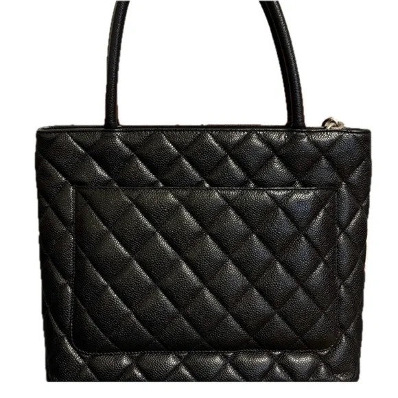 CHANEL Medallion handbag - Picture 2 of 9